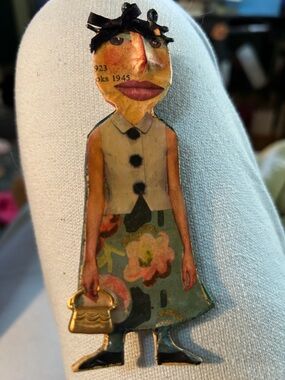 Handcrafted Floral Green Mixed-Media Women’s Brooch